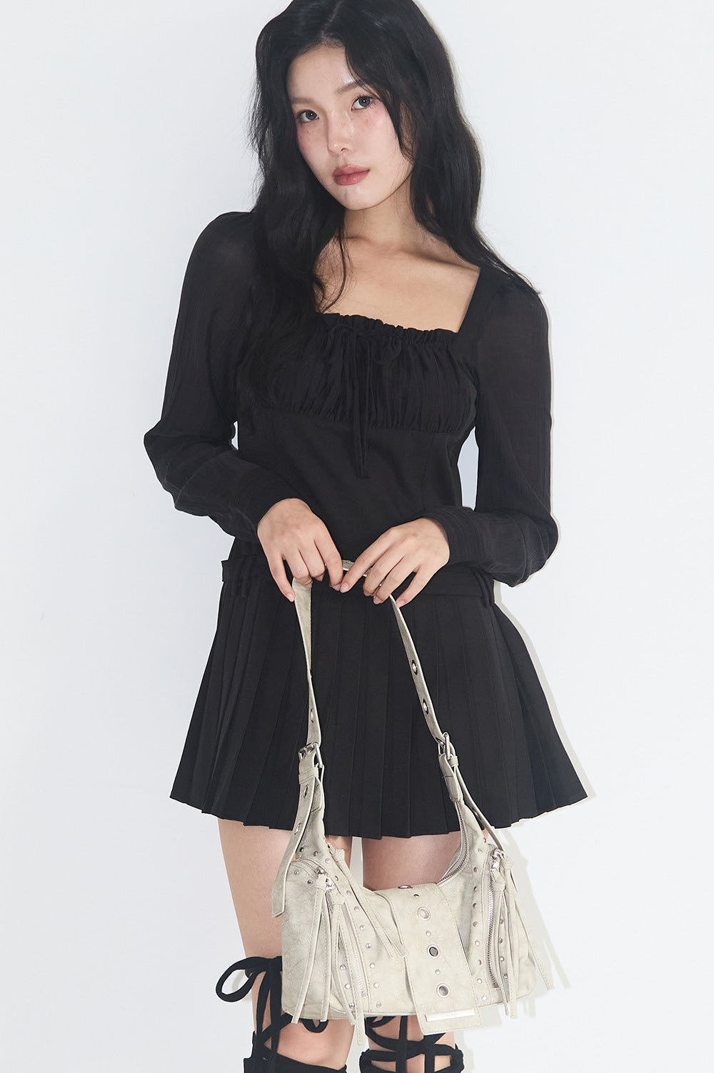 illigo - Leaf Eyelet Shoulder Bag Beige