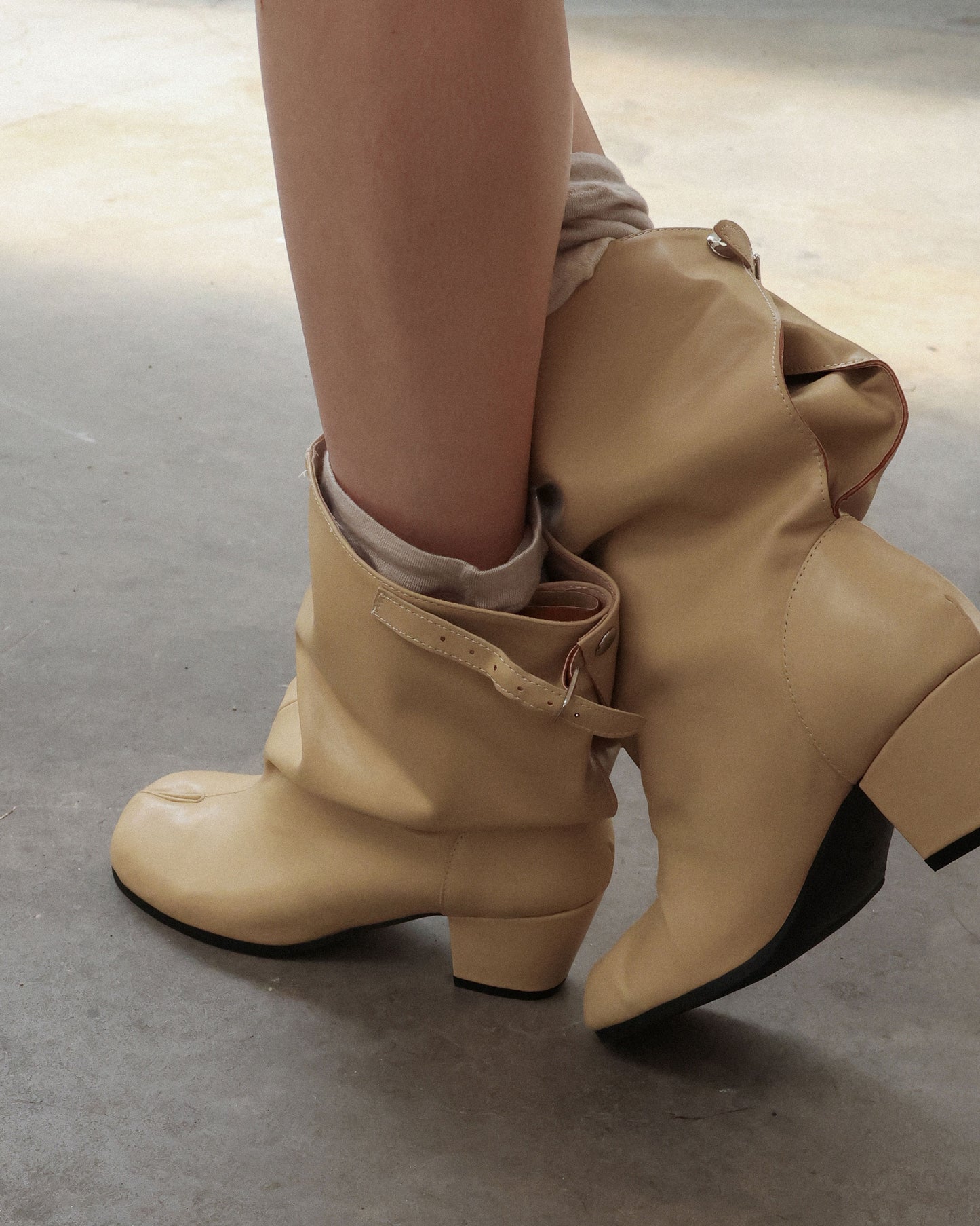 PAES - Wide Buckle Tabi Boots / Lemon Beige