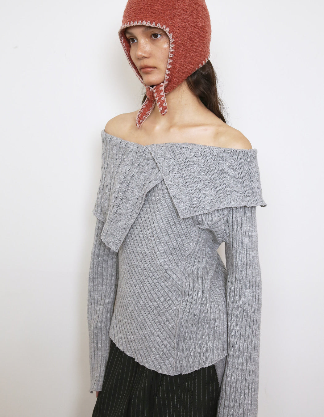 Polysooem - CHUNKY CABLE OFF-SHOULDER SWEATER, GREY