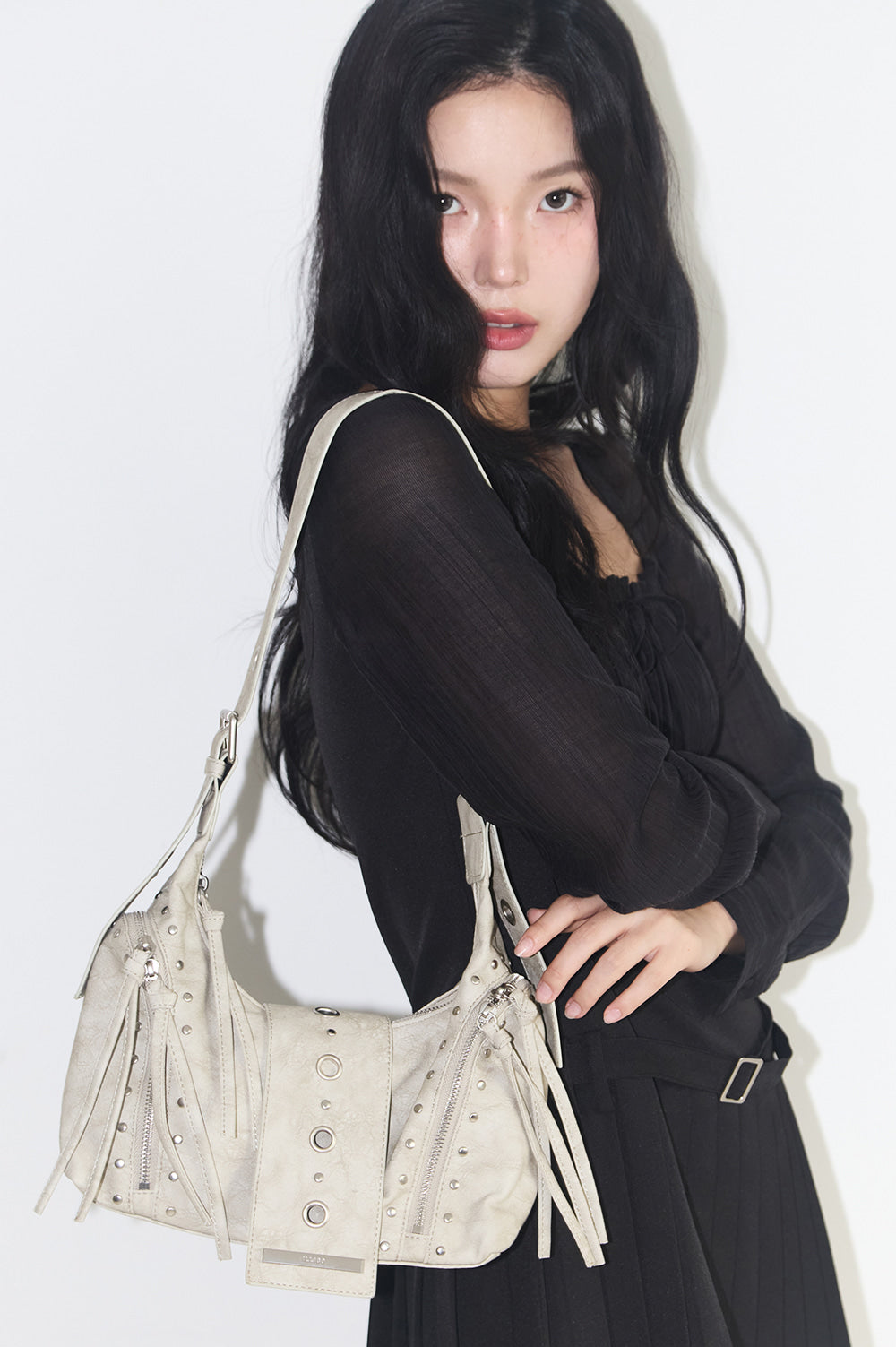 illigo - Leaf Eyelet Shoulder Bag Beige