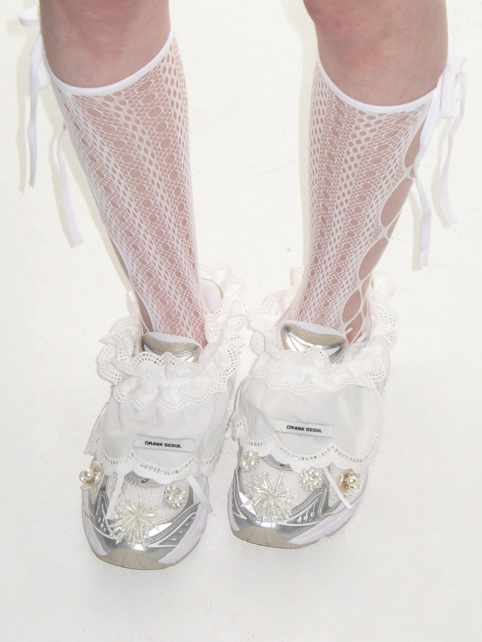 crank-COTTON FRILL SHOE COVER_ (WHITE / BLACK )