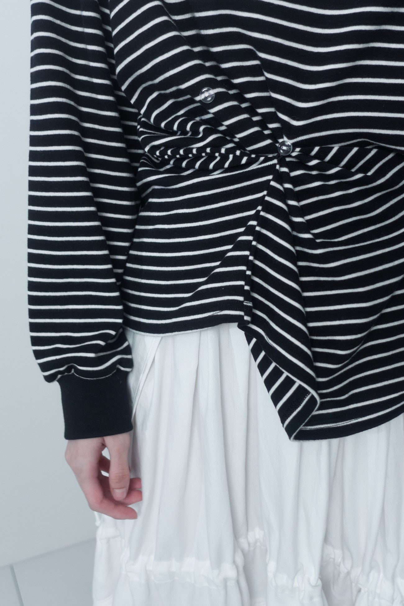 cerric - STRIPE BUTTON PINCH TOP / BLACK
