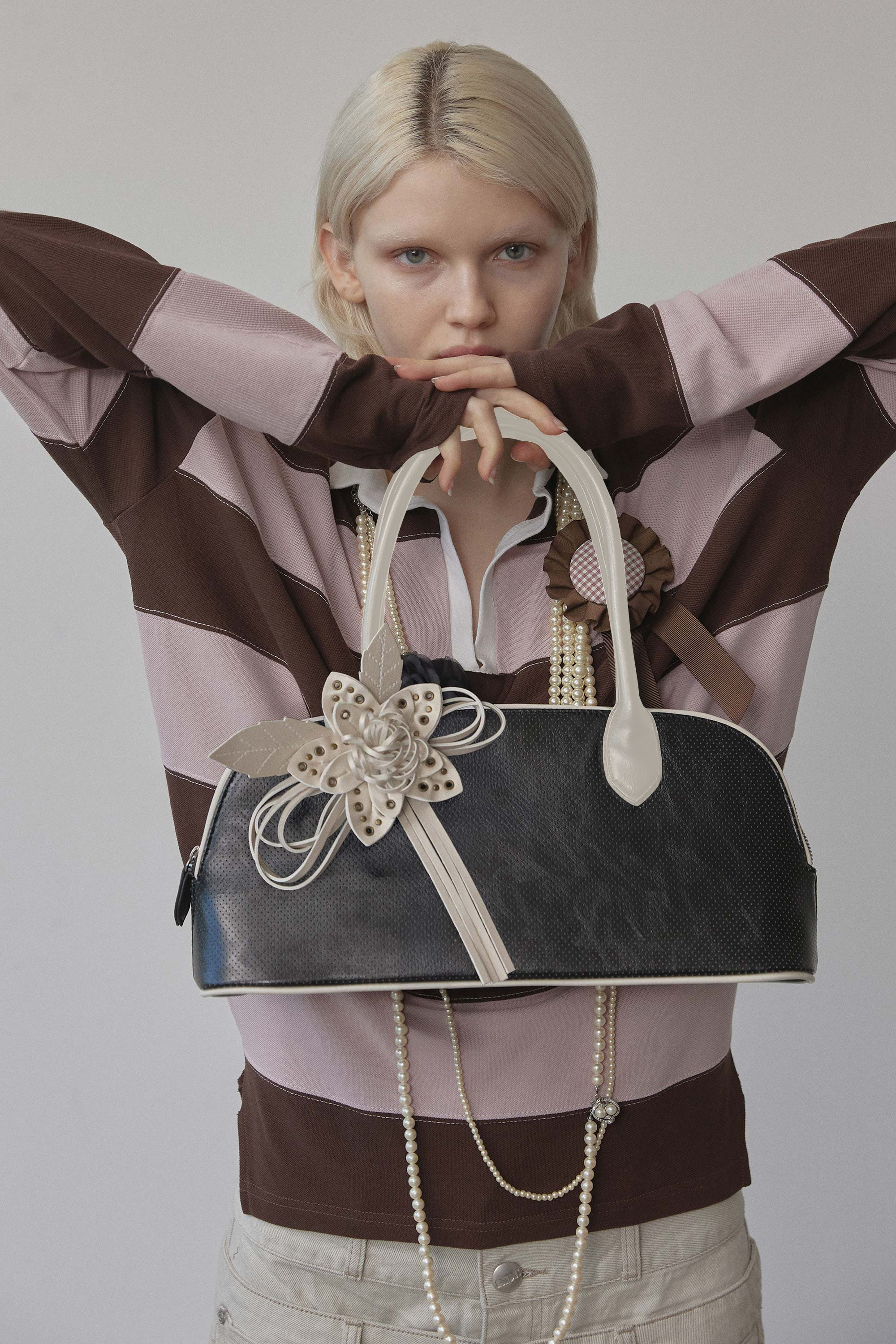 Sculptorpage - Flower Bowling Bag Glossy Black – lolamoon.co