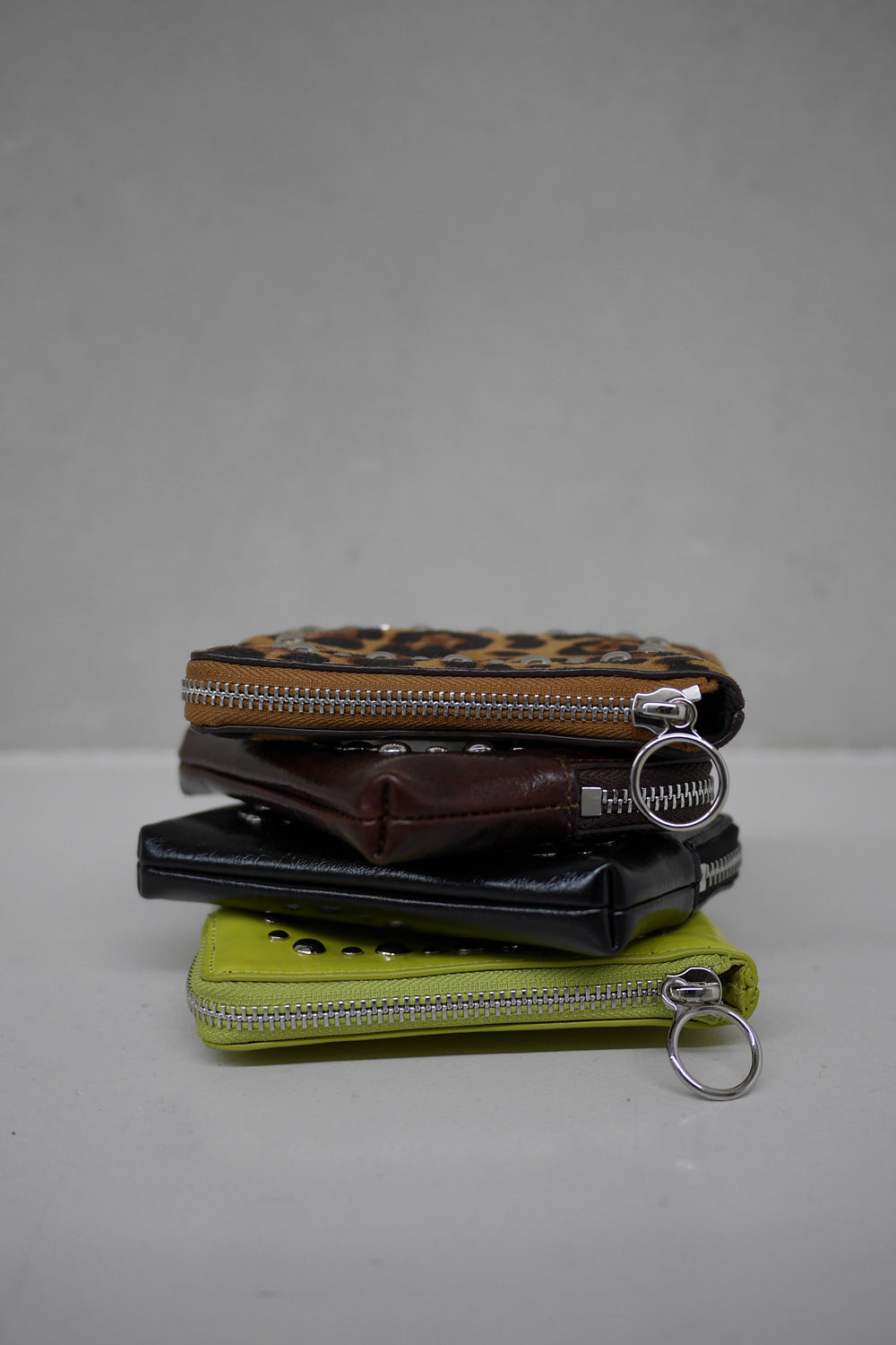 KHIHO - STUD POPO POUCH / DARK BROWN