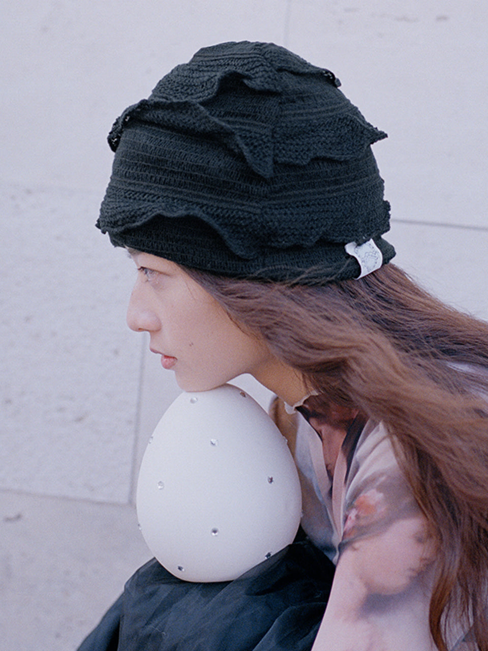 PETAL BEANIE IN BLACK