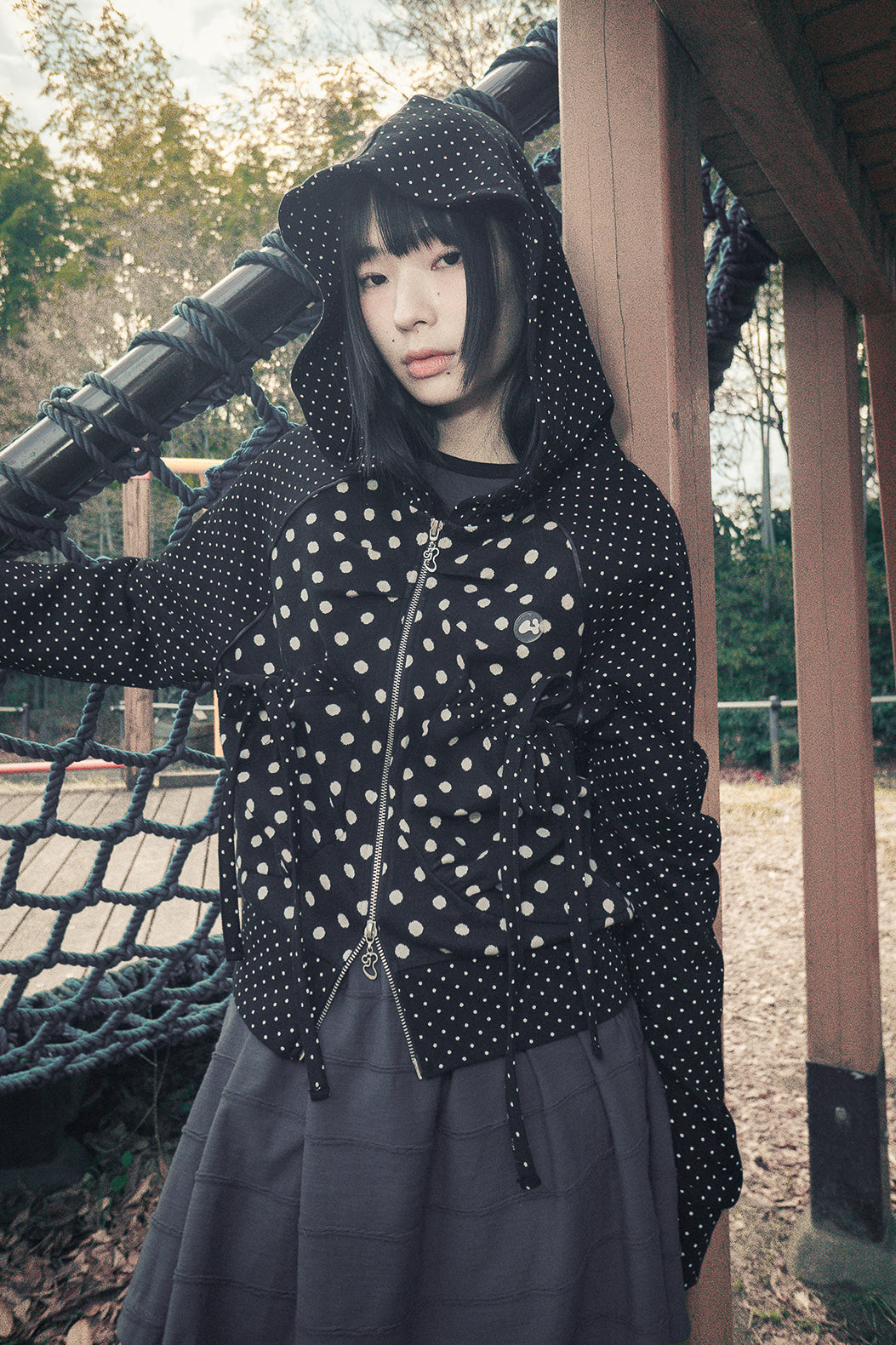 hugyourskin－Dot big pocket hoodie zip-up (Gray / Black