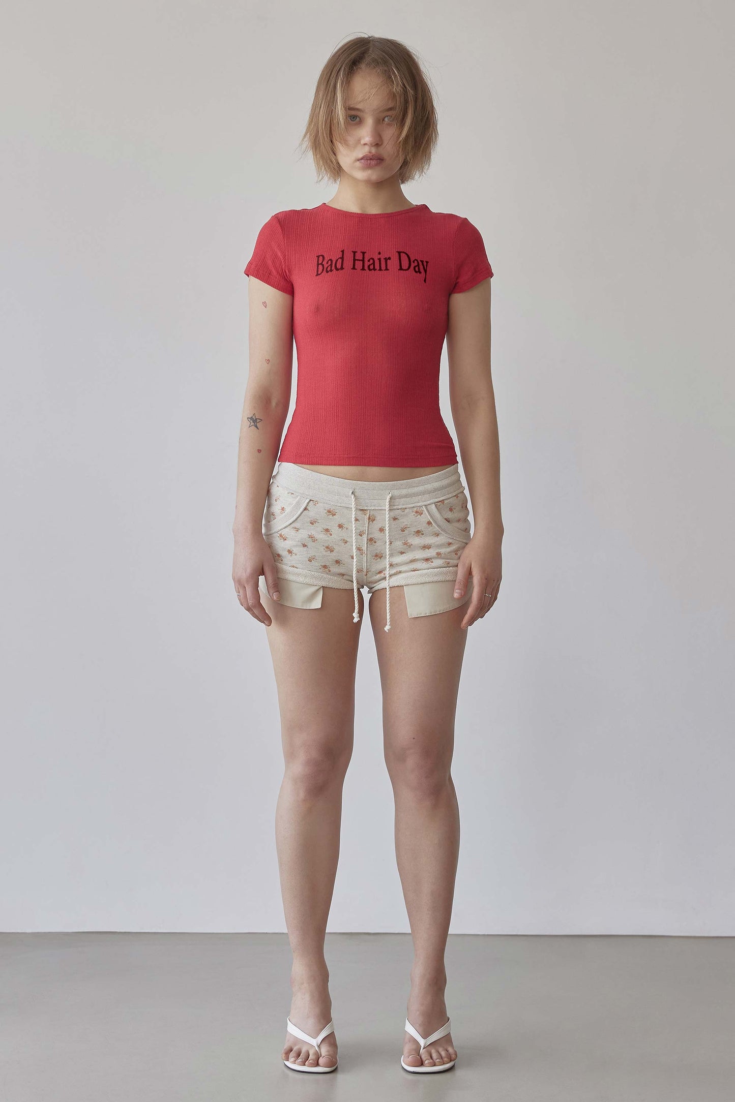 Sculptorpage - Bad Hair Day Tee Red