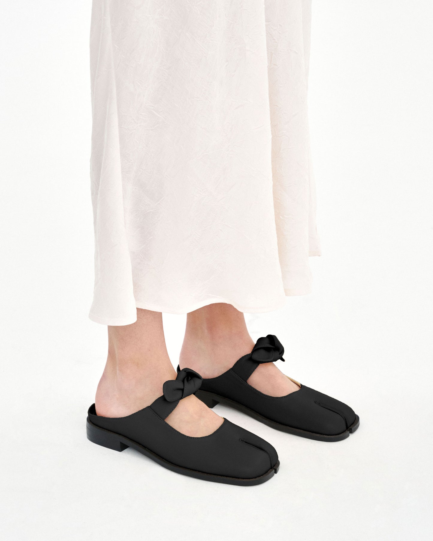 PAES - Bow-Knot Mule / Black