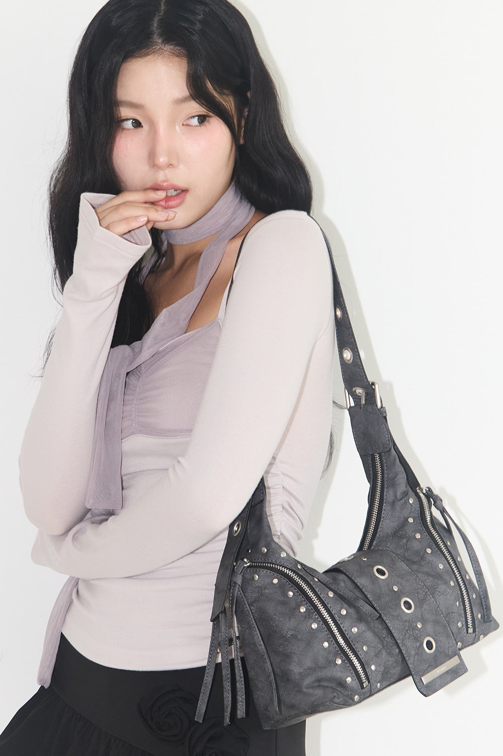 illigo - Leaf Eyelet Shoulder Bag Black