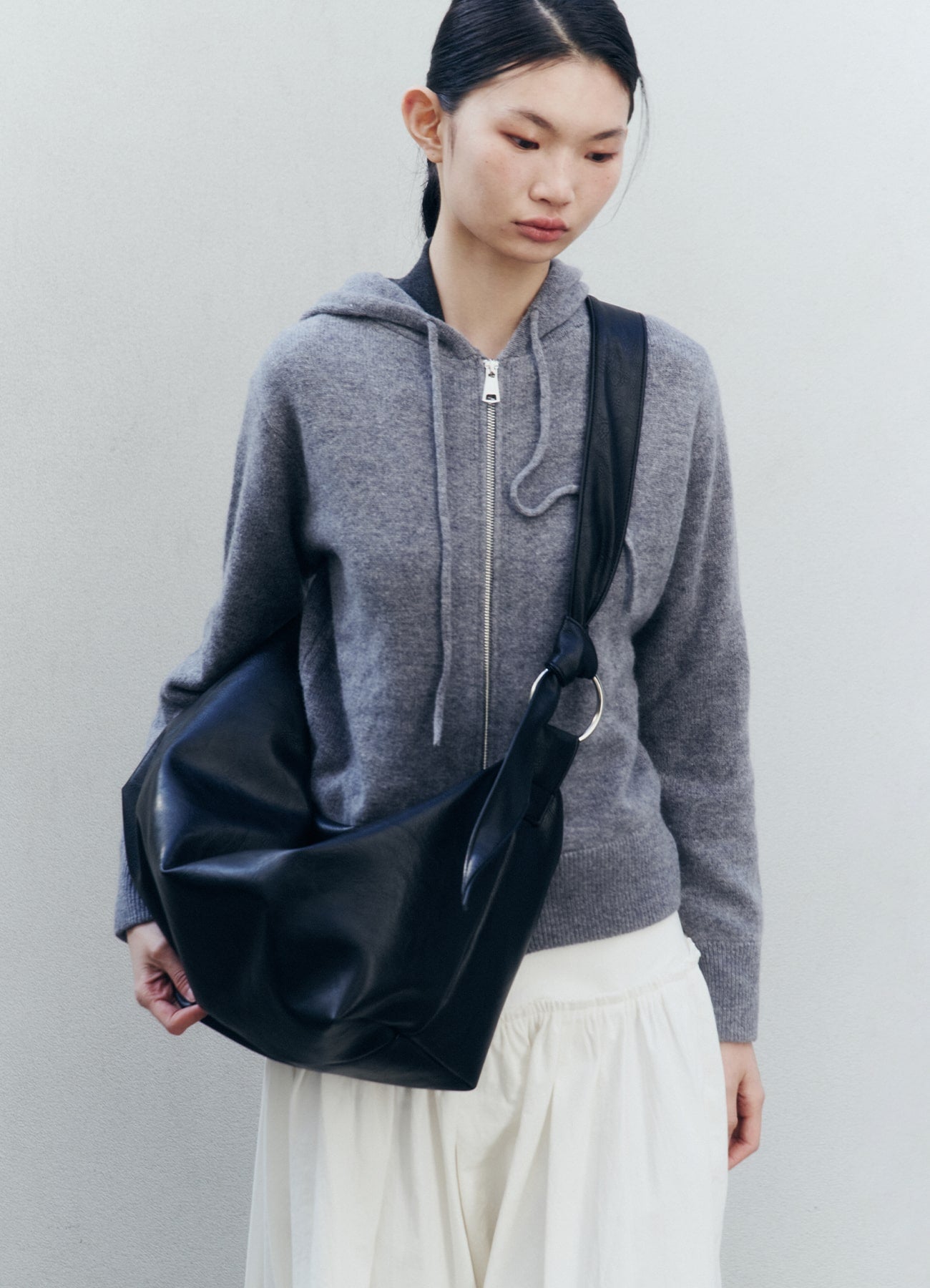 yahnsisi - Large Note Boat Bag - Black