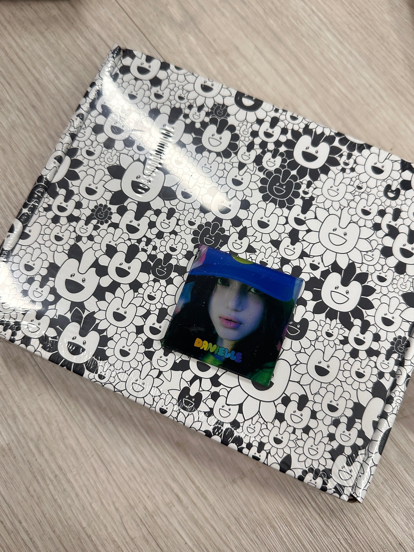 NewJeans 'Supernatural' NJ X MURAKAMI Cross Bag ver. - Danielle