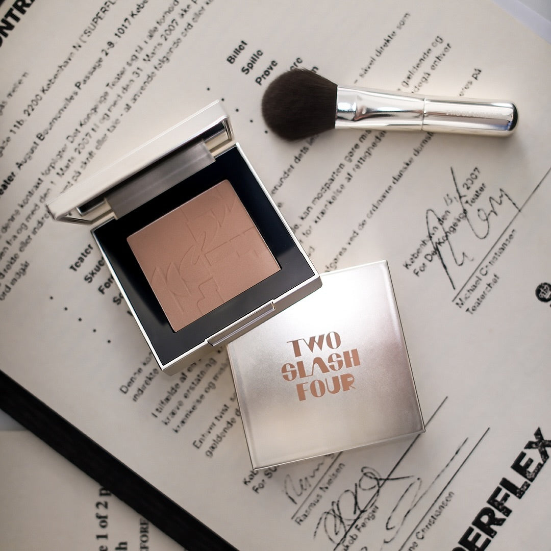 TWO SLASH FOUR - All over face blush