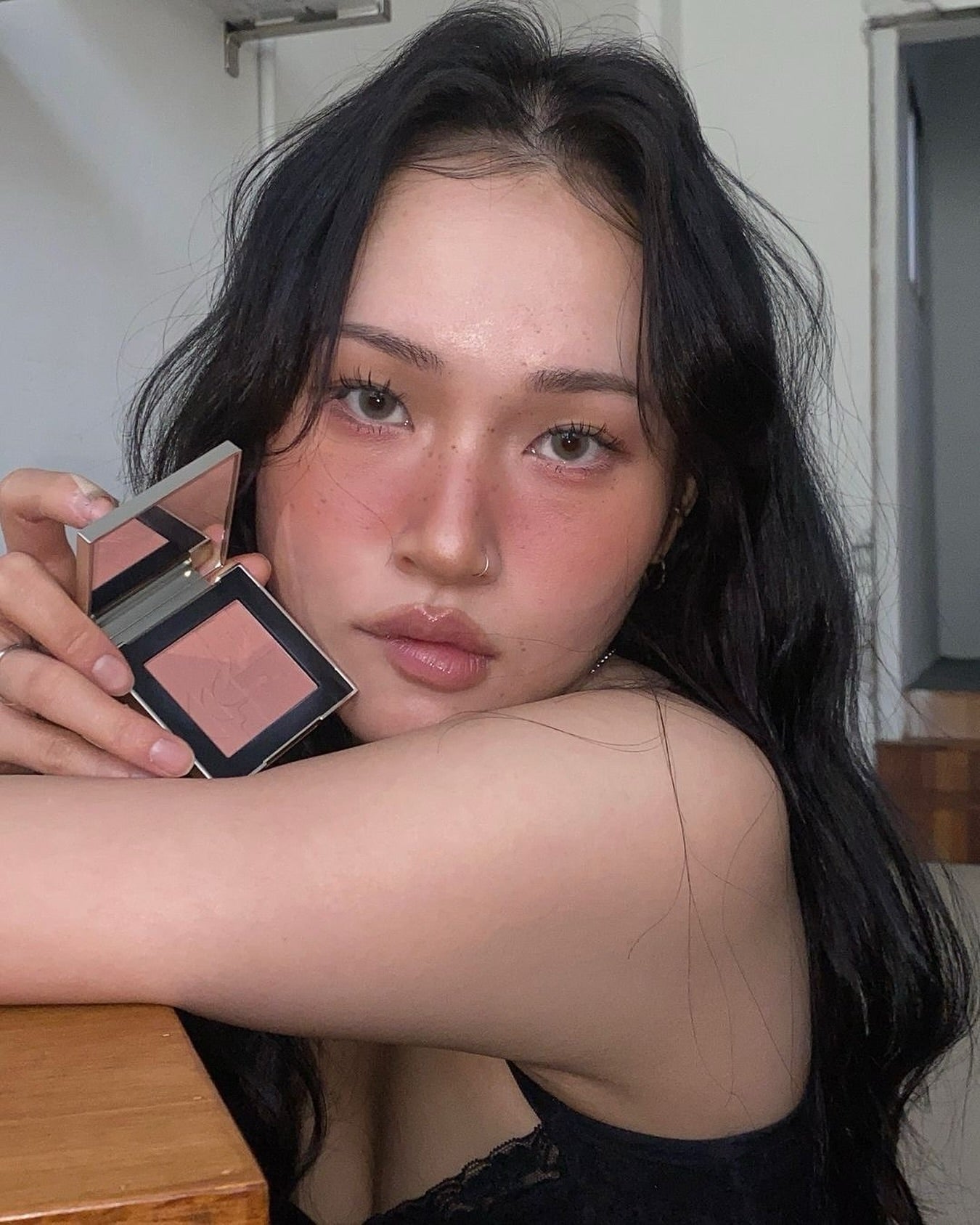 TWO SLASH FOUR - All over face blush
