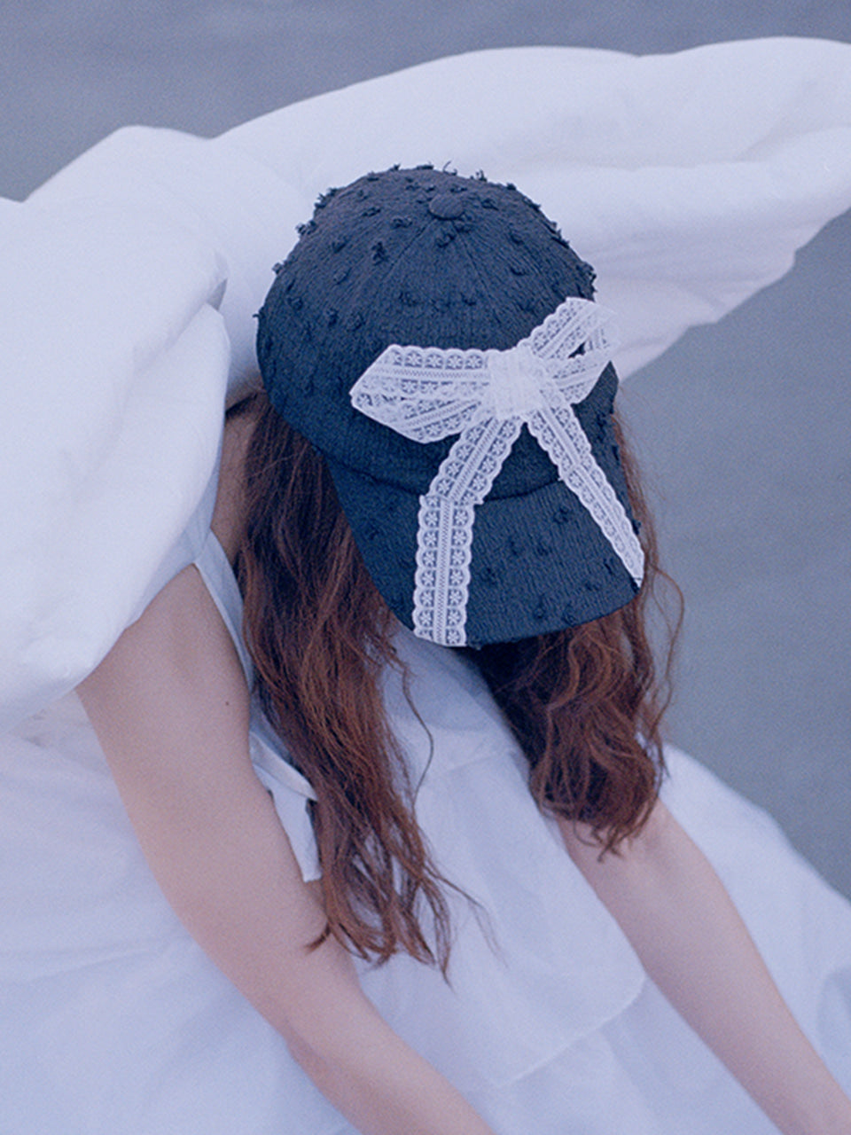 BOW CAP IN LACE BLACK
