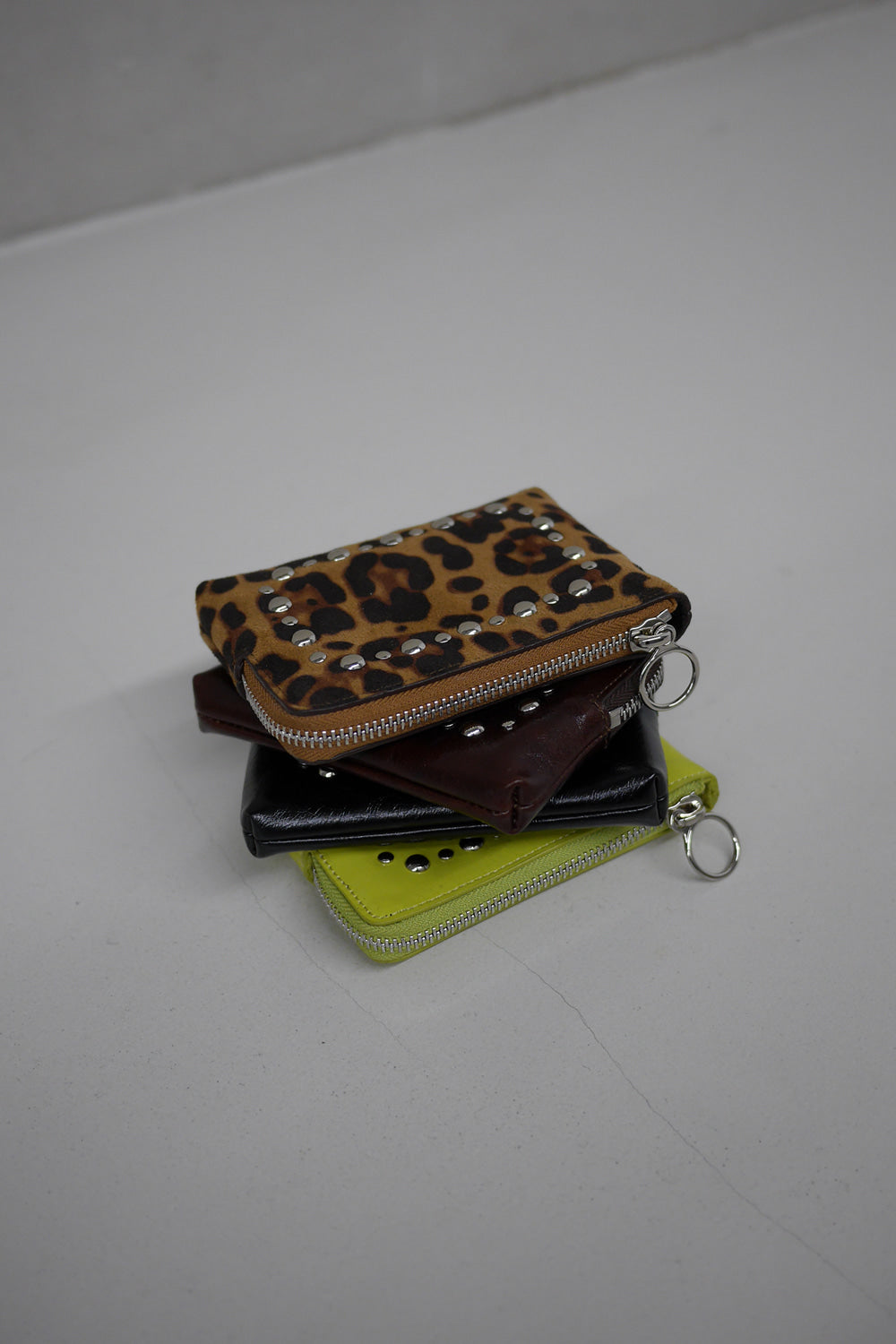 KHIHO - STUD POPO POUCH / DARK BROWN