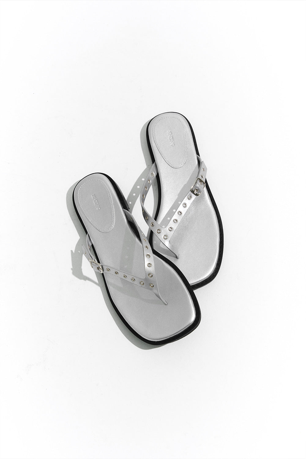 khiho - EYELET FLIP-FLOP / SILVER