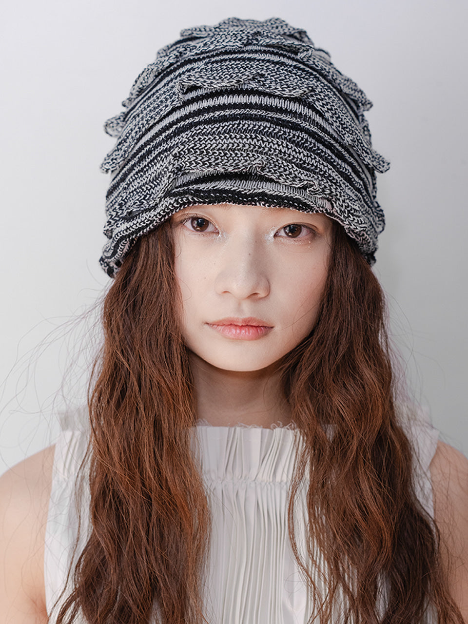 PETAL BEANIE IN DUST