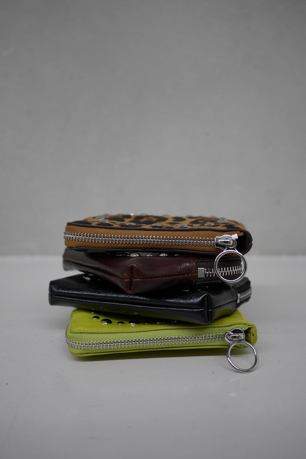 KHIHO - STUD POPO POUCH / BLACK