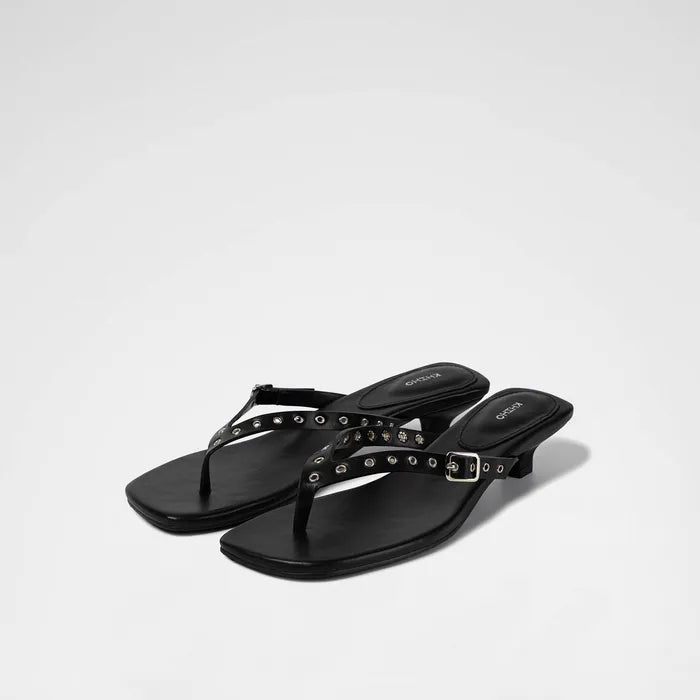 khiho - EYELET KITTEN FLIP-FLOP / BLACK