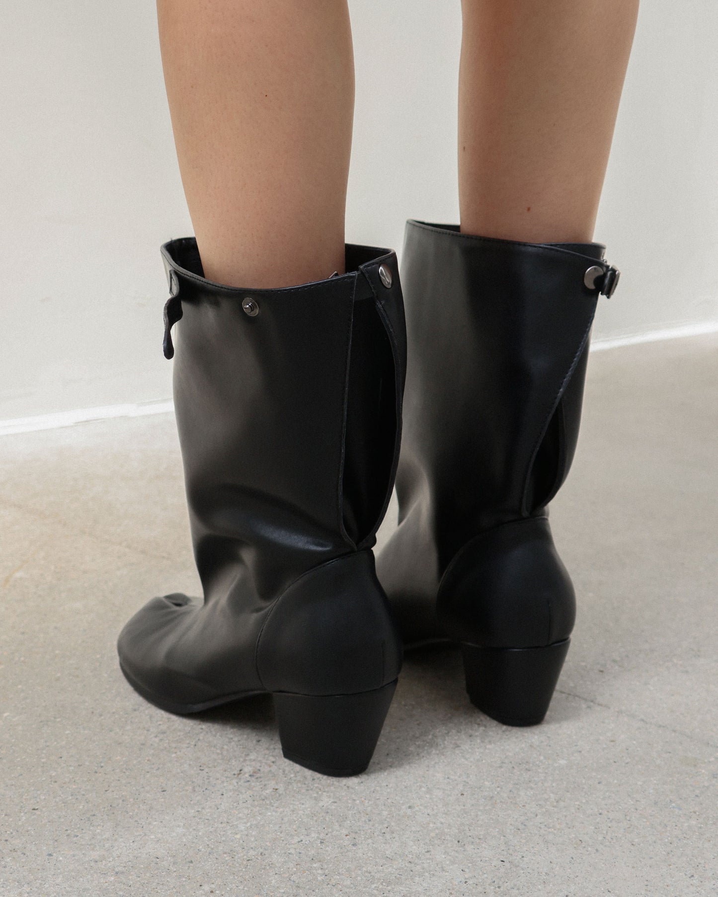 PAES - Wide Buckle Tabi Boots / Black