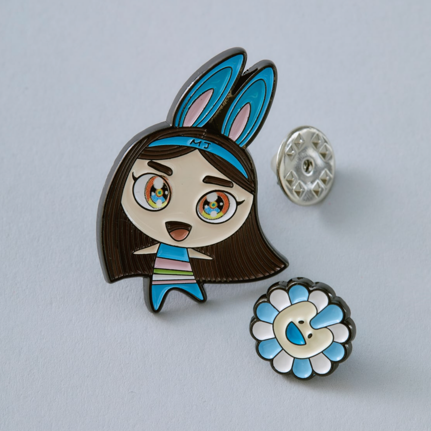 NewJeans x MURAKAMI METAL PIN BADGE