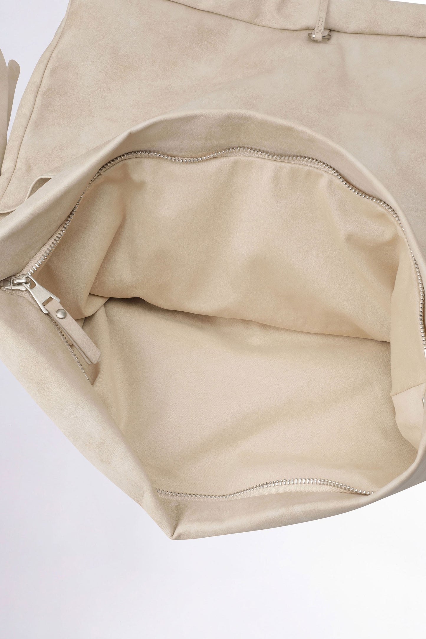 [𝐎𝐍 𝐒𝐀𝐋𝐄 !] Folded Slouchy Bag Dirty Ivory