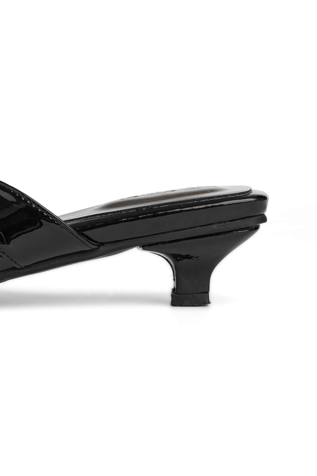 Deinet - ENAMEL FLIP FLOP IN BLACK