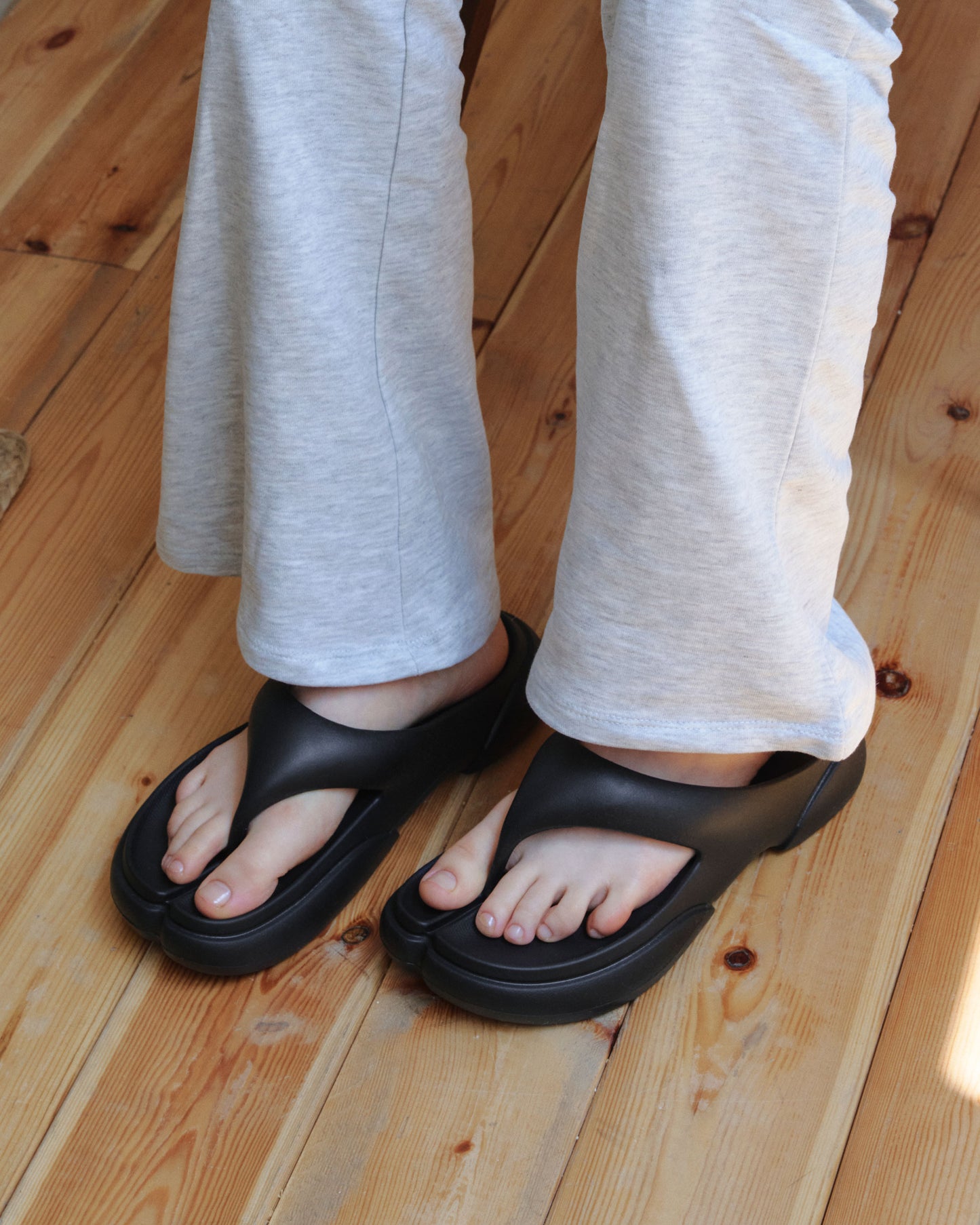 PAES - Flipflop 02 / Black