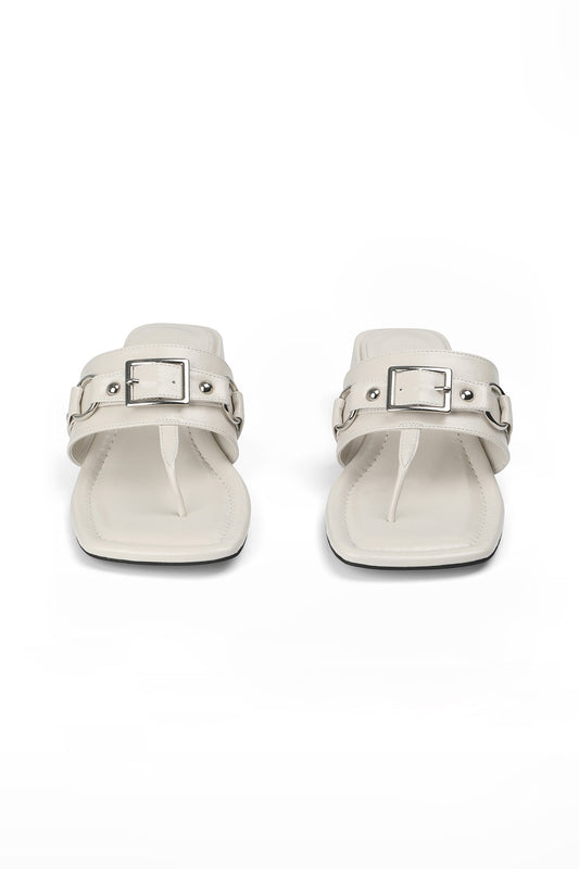 Deinet - STUD SQUARE FLIP FLOP IN WHITE