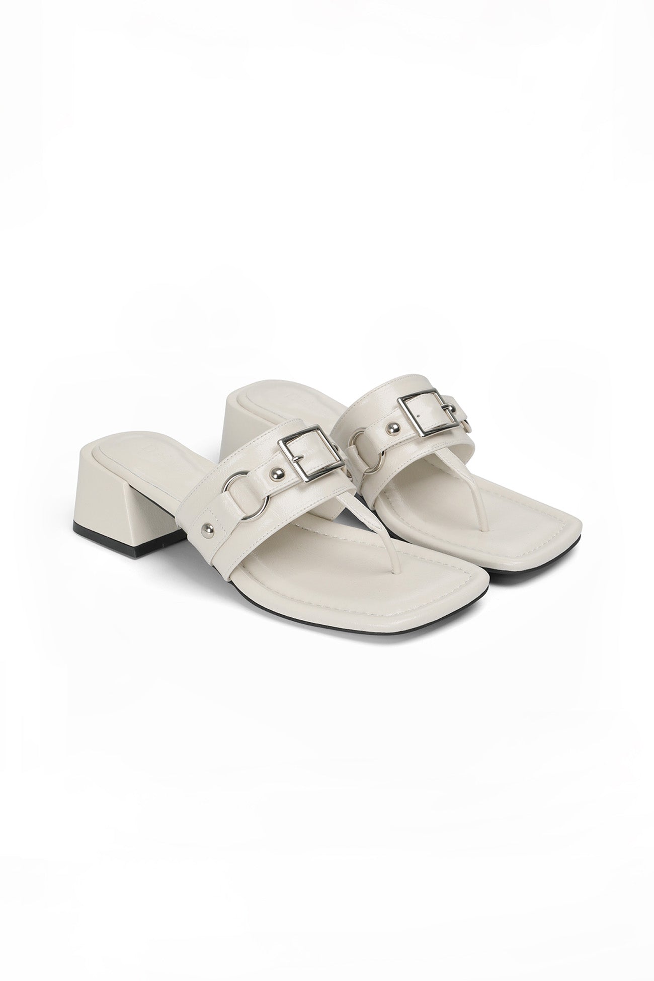 Deinet - STUD SQUARE FLIP FLOP IN WHITE