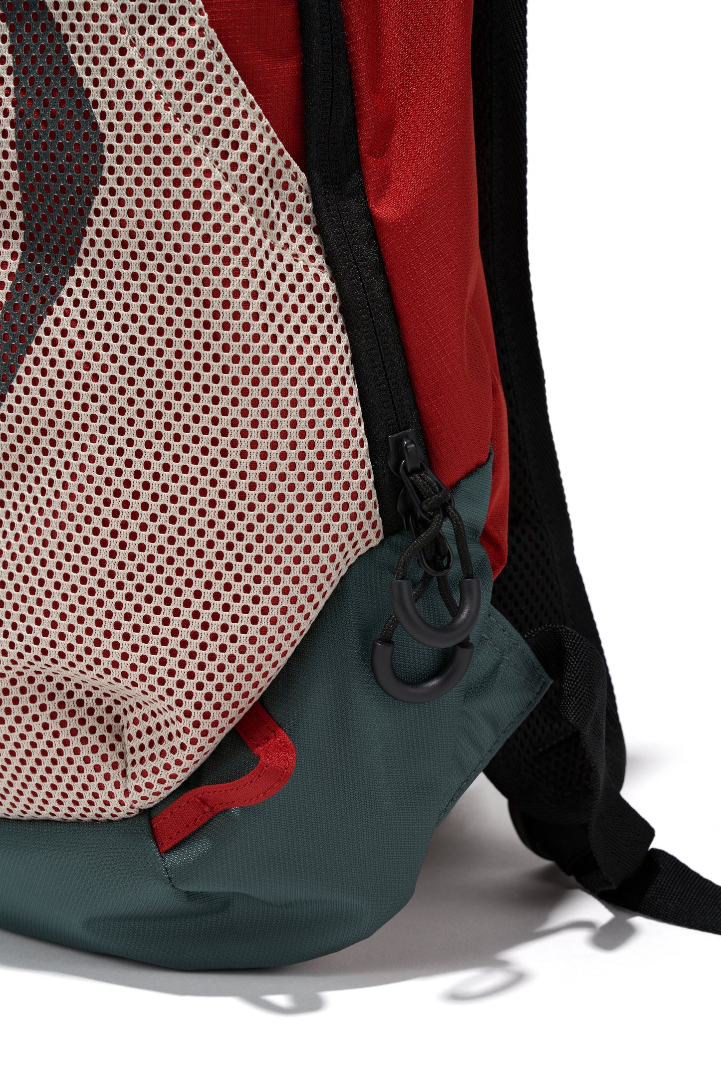 MISCHIEF - RHOMBUS MESH BACKPACK_BEIGE/RED