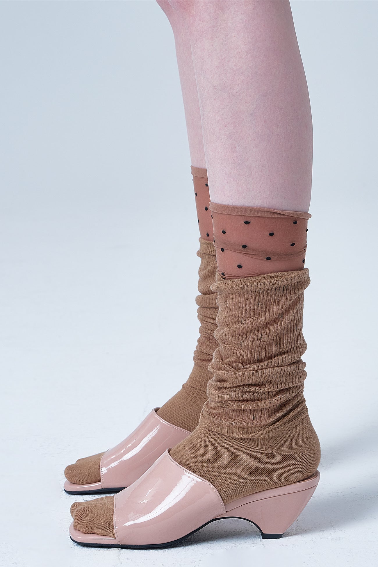 Deinet - ENAMEL SLIPPERS IN LIGHT PINK