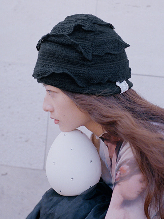 PETAL BEANIE IN BLACK