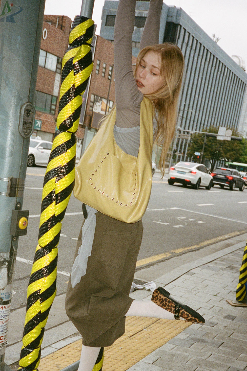 KHIHO -  STUD POPO BAG (POCKET POINT) / YELLOW