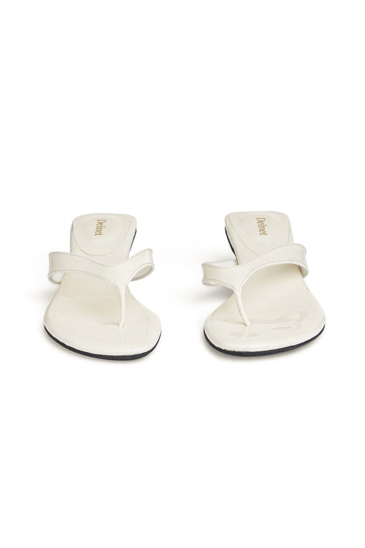 Deinet - ENAMEL FLIP FLOP IN IVORY
