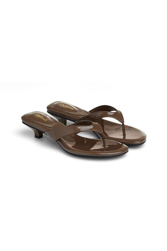 Deinet - ENAMEL FLIP FLOP IN BROWN