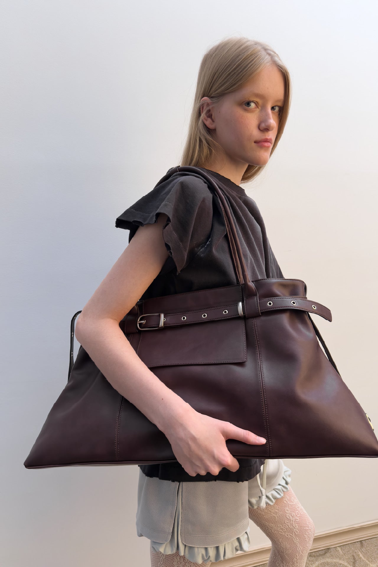 yeomim - 슬래키 백 slacky bag (mahogany)