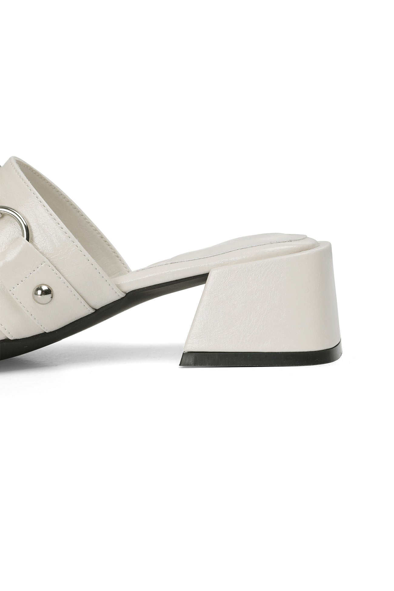 Deinet - STUD SQUARE FLIP FLOP IN WHITE