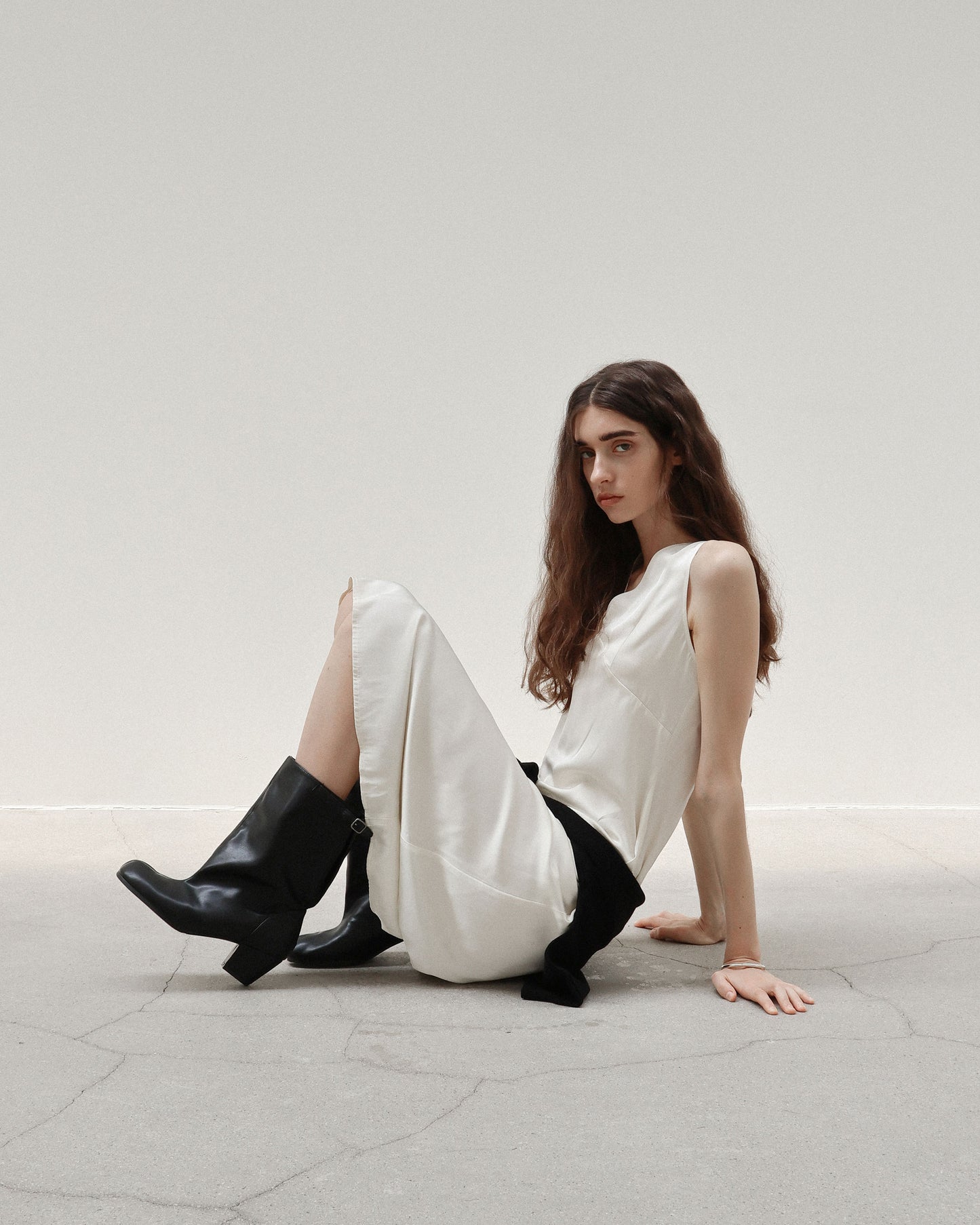 PAES - Wide Buckle Tabi Boots / Black