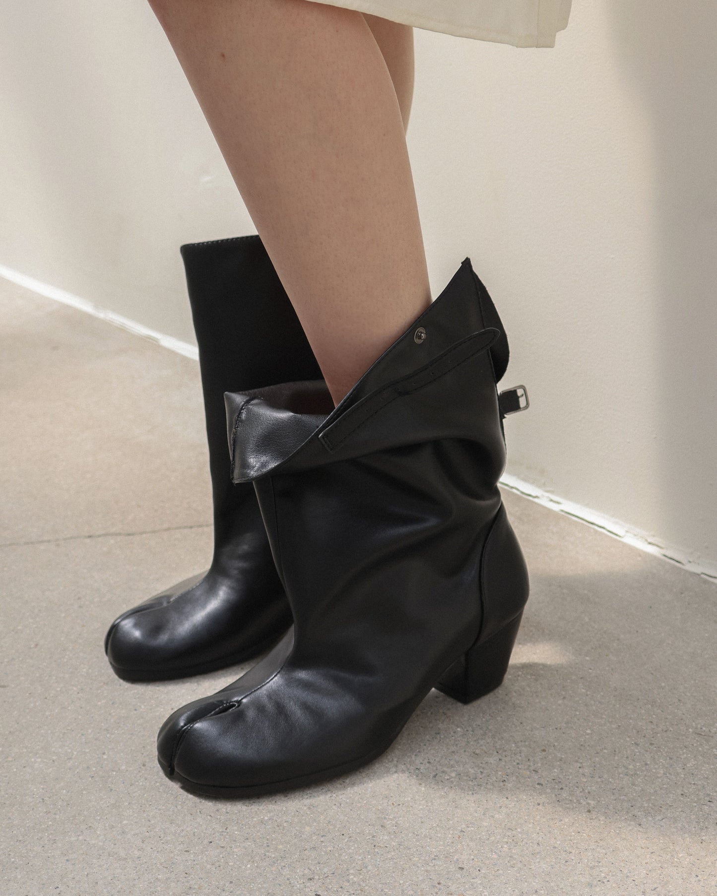 PAES - Wide Buckle Tabi Boots / Black