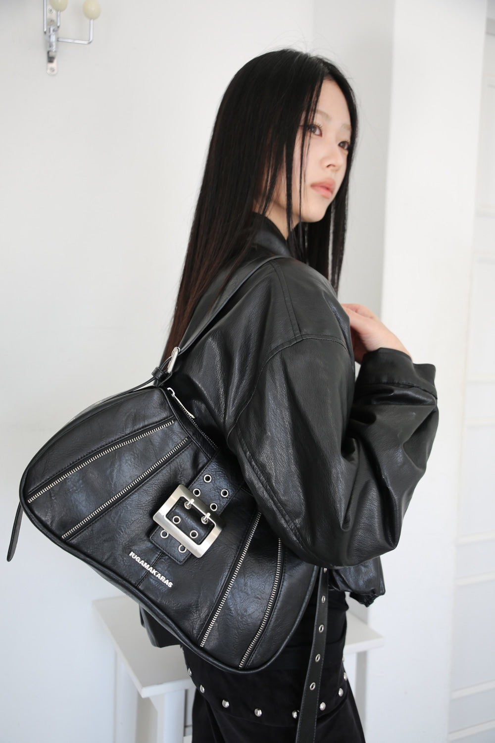 IUGA - Zippered Buckle Hobo Bag (Black)