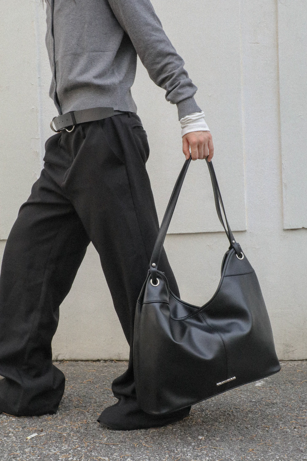 IUGA - Essential Hobo Shoulder Bag (Black)