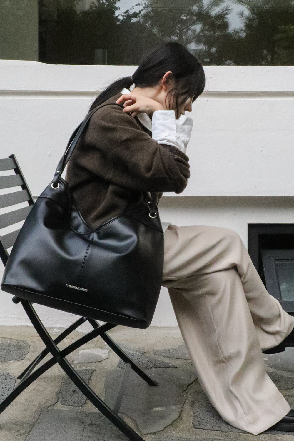 IUGA - Essential Hobo Shoulder Bag (Black)