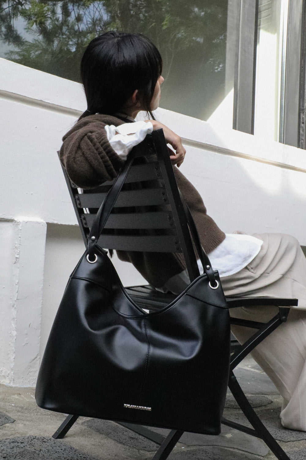 IUGA - Essential Hobo Shoulder Bag (Black)