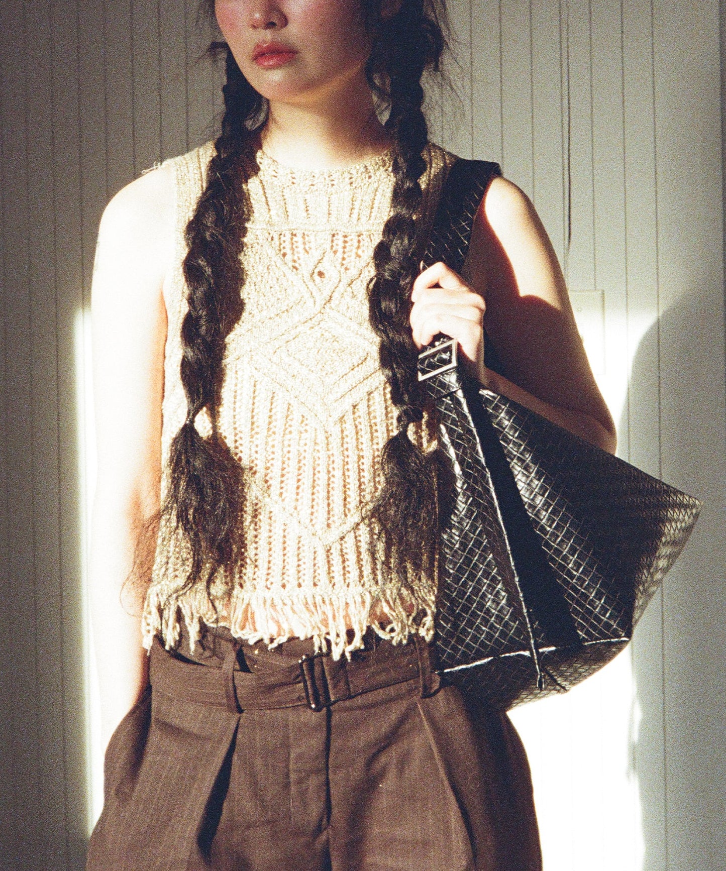 yahnsisi - Textured Large Boat Bag - Black