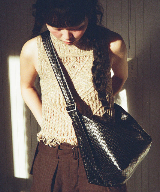 yahnsisi - Textured Large Boat Bag - Black