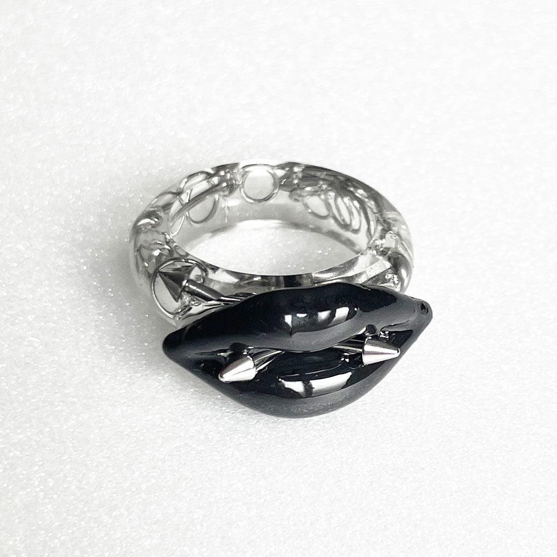 LIPS RING