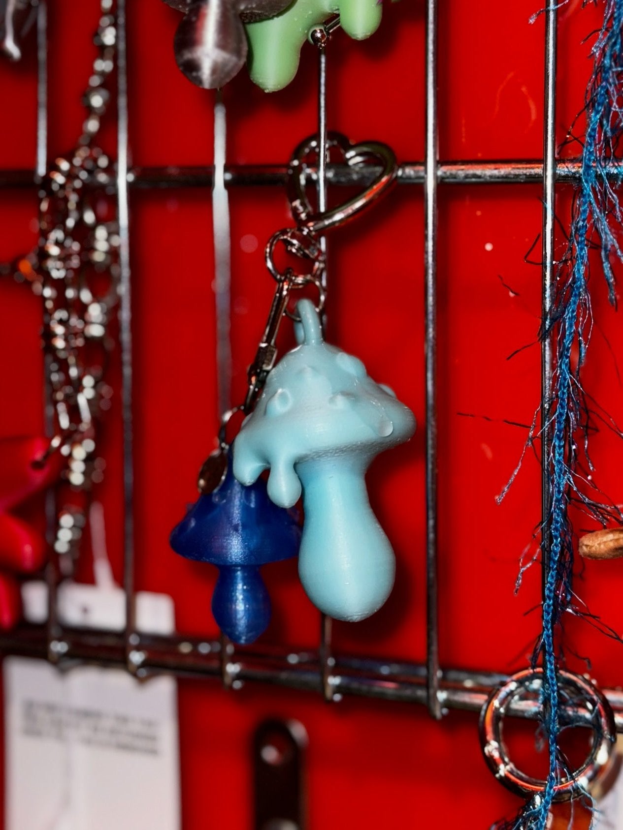 [CLUMSYCAKE X JIMI] MELTING MUSHROOM KEYCHAIN