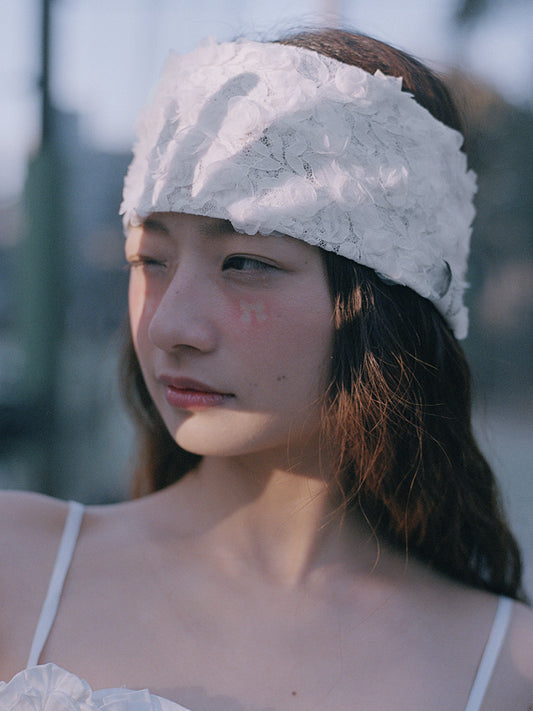ROSE VEIL HEAD BAND IN WHITE