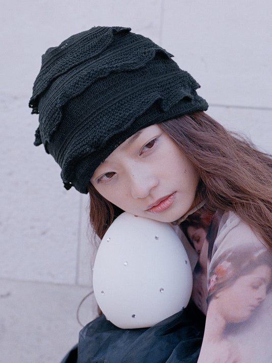 PETAL BEANIE IN BLACK